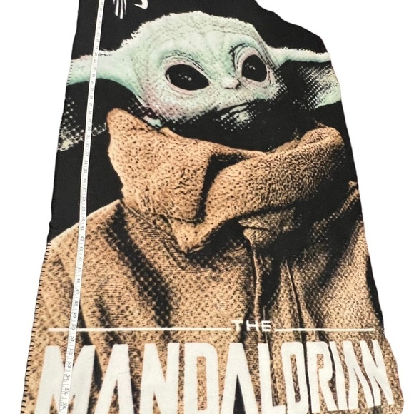 Star Wars The Mandalorian The Child Baby Yoda Fleece Throw Blanket 45 x 60 Inch - Picture 6 of 6